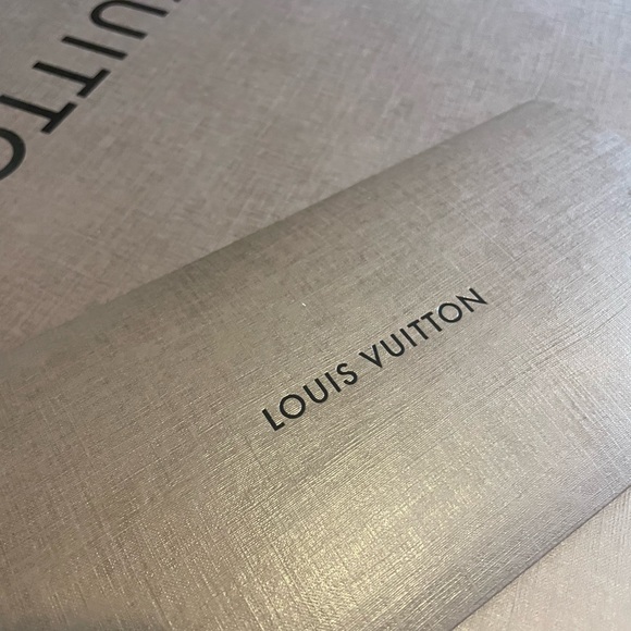 Authentic Louis Vuitton - Picture 4 of 5